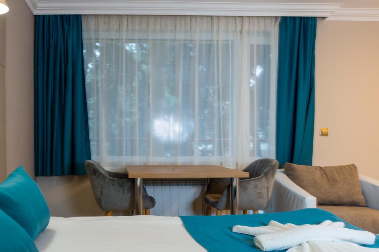 Vemara City Boutique Hotel-Free Parking ヴァルナ エクステリア 写真